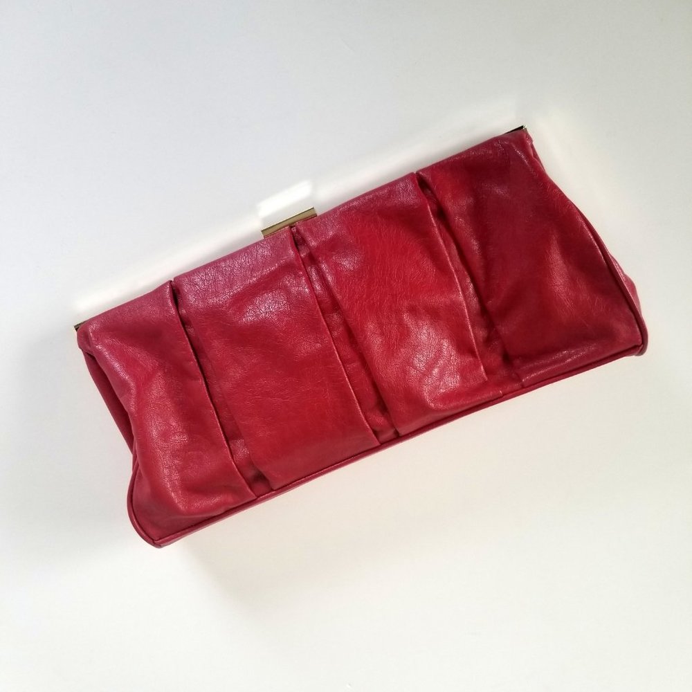 Vintage Red Faux Leather purse with gold chain